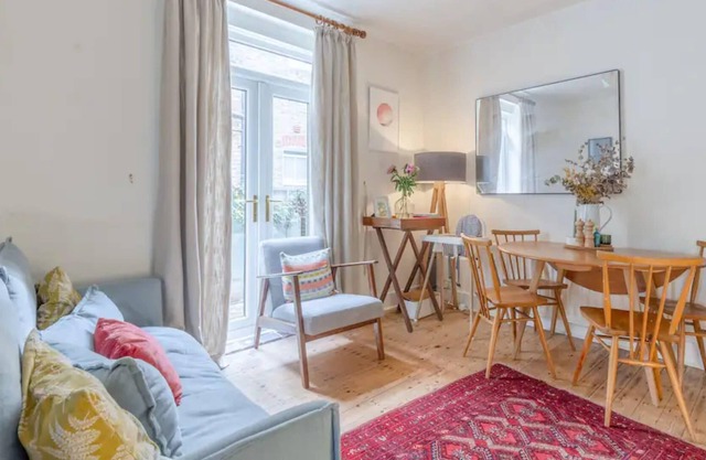 Newly Renovated 2 Bedroom Apartment in Earlsfield with Garden