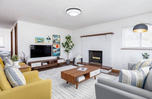 Newly renovated 2-bedroom cottage by the lake