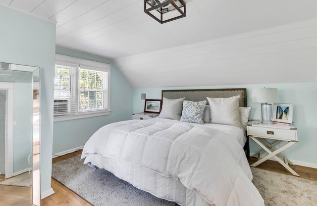 Newly renovated and beautifully beach house just 3 blocks to Spring Lake beaches