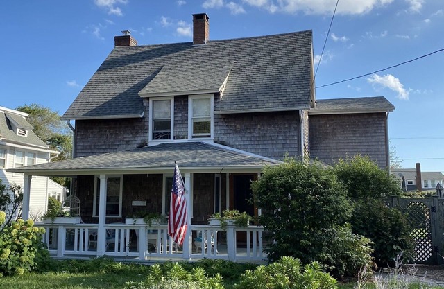 Newly-renovated beach house; steps to water; walk to town!