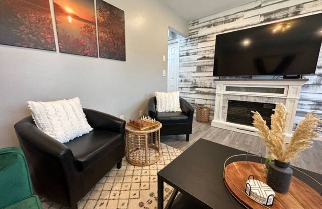 Newly Renovated Cozy home - 2min walk to Tuckasegee River