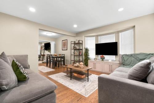 Newly Renovated in Historic Neighborhood Near DTW