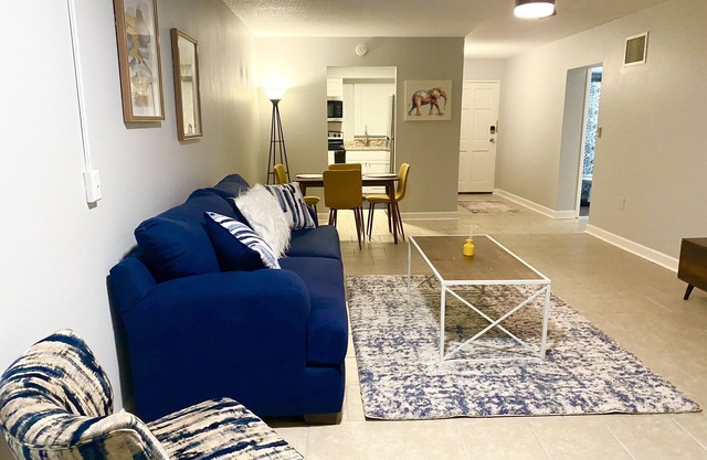 Newly Renovated Pet Friendly 2BR Cozy Apartment