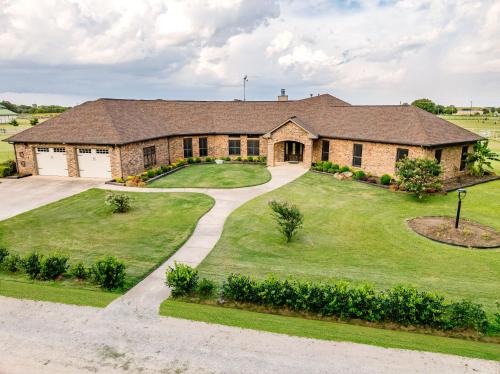 Newly Renovated Private Ranch Get-A-Way