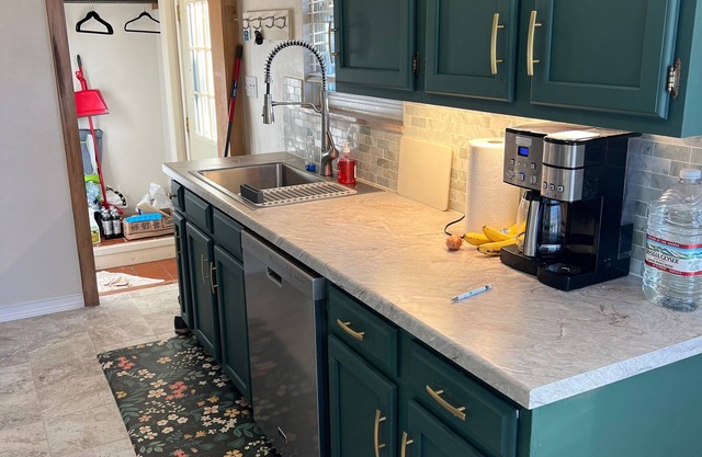 Newly renovated Quiet neighborhood 4 bedroom 2 bath house in delightful Midland