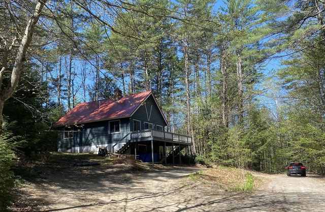 Newly Renovated Ski Chalet on Pleasant Mtn w/ Private Association Beach!