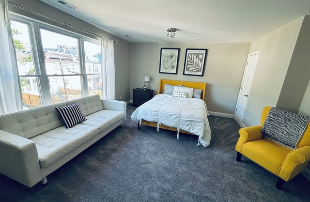 Newly Renovated Spacious 5 Bedroom in the heart of DC! Can sleep 11 people!