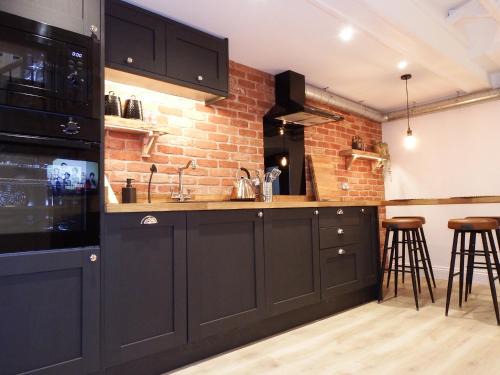 Newly Renovated Stunning Warehouse Apartment
