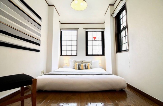 Next to Peace Park, Convenient Central Stay P61