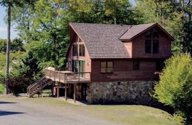 NF46- Timberline Retreat! Sleeps 5 couples! Pets Ok!