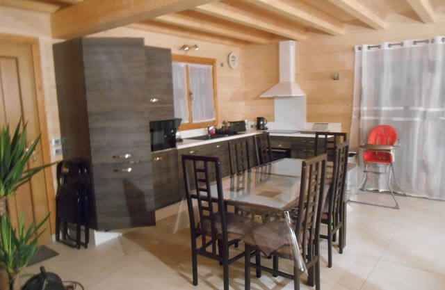 Nice 60m2 app in chalet sleeps 7