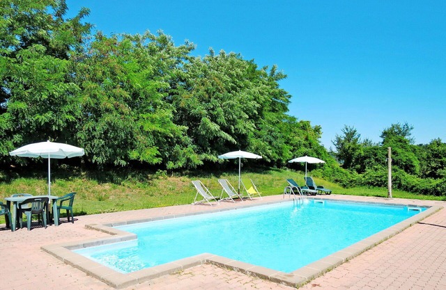 Nice apartment in villa for 4 people with pool, WIFI and patio