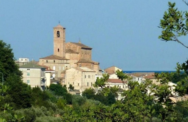 Nice and quiet panoramic apartment in a small village not far from the beaches