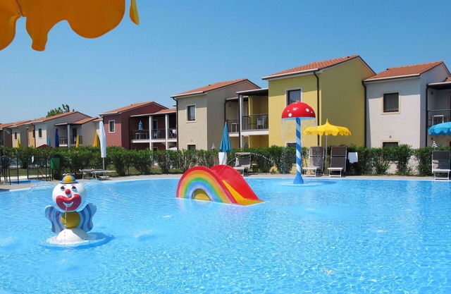 Nice apartment for 6 guests with WIFI, pool, A/C, TV, balcony and parking