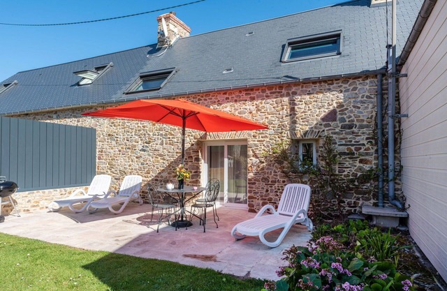 Nice apartment in villa for 4 guests with WIFI, TV, terrace and pets allowed