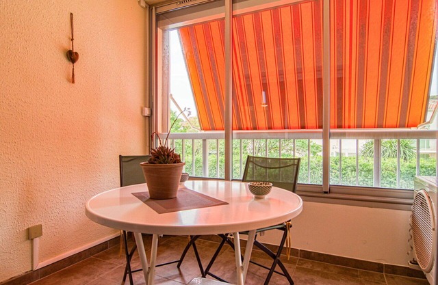 Nice apartment for 3 guests with A/C, TV, terrace, pets allowed and parking