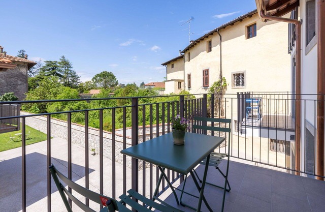 Nice apartment for 4 people with WIFI, A/C, TV, balcony, pets allowed and parking