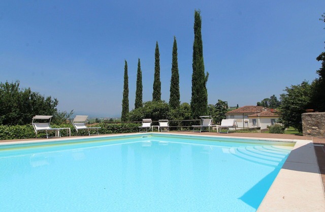 Nice apartment for 8 guests with A/C, WIFI, pool and TV, close to Verona