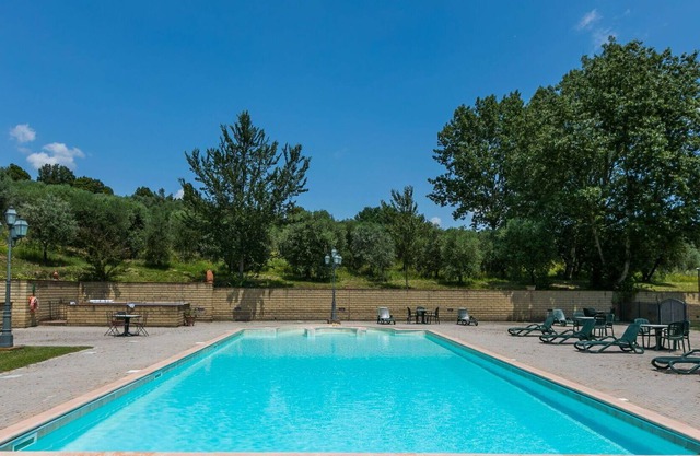 Nice apartment in villa for 4 guests with pool, A/C, WIFI, TV and parking