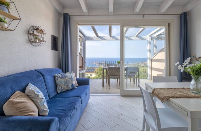 Nice apartment for 4 guests with pool, A/C, TV, terrace, pets allowed and parking