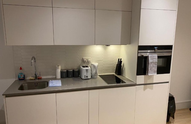 Nice Apartment Close to Ilford Station , NETFLIX AND WI-FI FREE