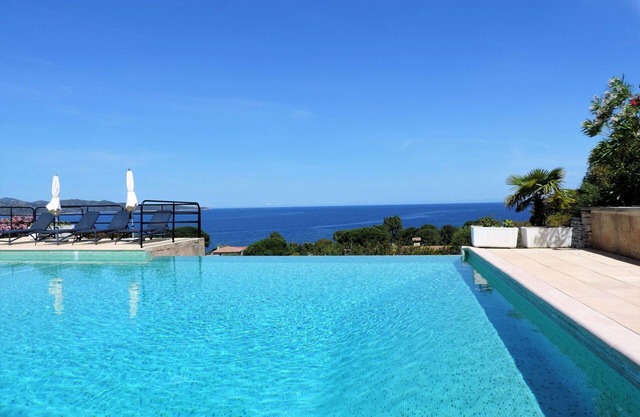 Nice apartment for 4 guests with A/C, pool, WIFI, TV and terrace