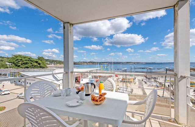 Nice apartment for 6 guests with pool, TV, balcony and parking