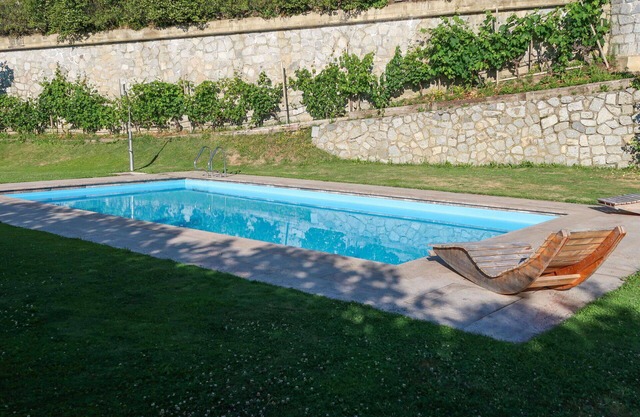 Nice apartment for 4 people with WIFI, pool, TV, terrace and pets allowed