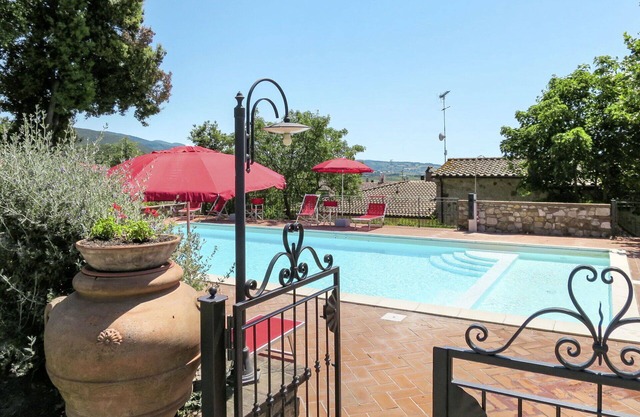 Nice apartment for 4 guests with WIFI, pool, TV, patio and pets allowed