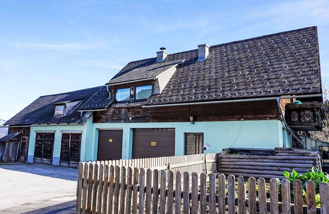 Nice apartment in villa for 4 guests with WIFI, TV and balcony