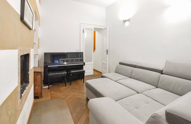 Nice apartment in Breno with WiFi