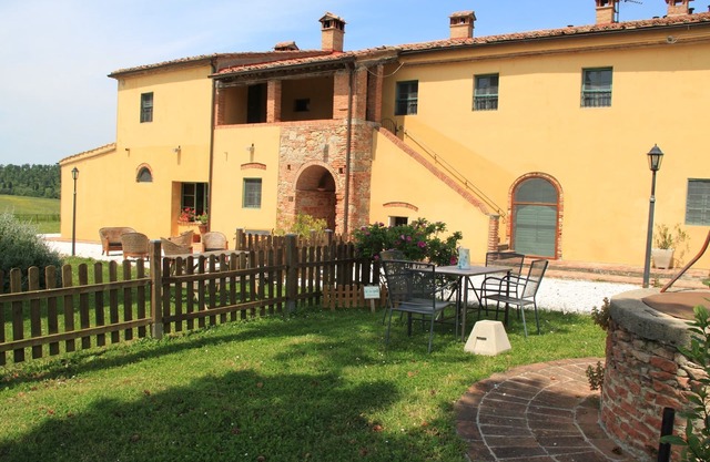 Nice apartment in Guasticce with pool