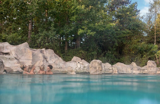 Nice apartment in villa for 6 guests with WIFI, pool, hot tub, TV, terrace and parking