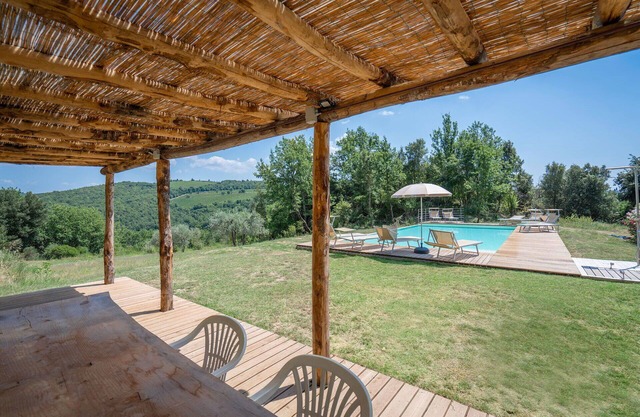 Nice apartment in villa with WIFI, pool, A/C, TV, balcony, pets allowed, close to San Gimignano
