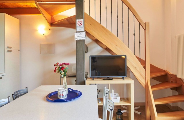 Nice apartment in villa for 4 people with WIFI, A/C, TV, patio and pets allowed