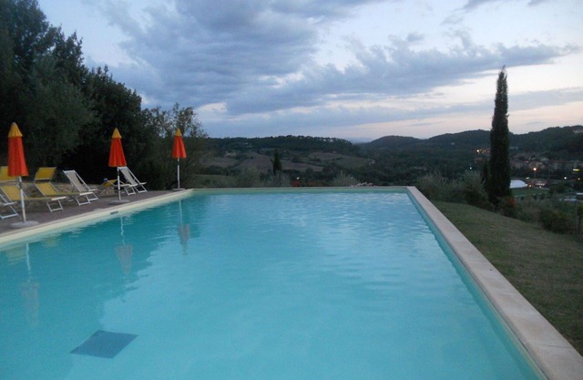 Nice apartment in villa with pool, WIFI, TV, patio and panoramic view, close to San Gimignano