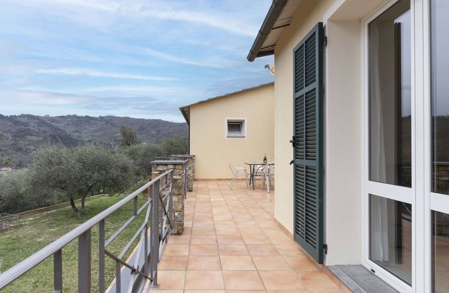 Nice apartment in villa for 4 people with WIFI, A/C, patio and pets allowed