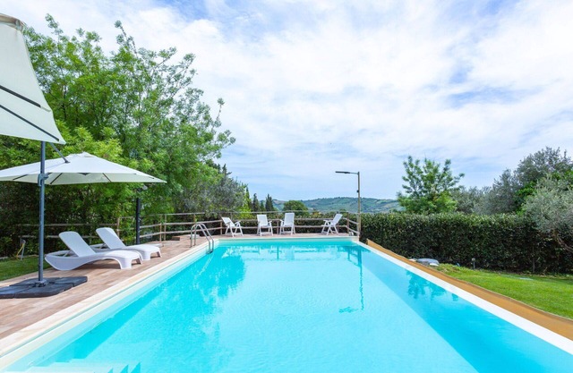 Nice apartment in villa for 12 people with pool, WIFI, TV, patio and pets allowed