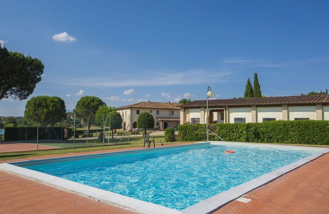 Nice apartment in villa for 7 guests with pool, WIFI, TV and pets allowed