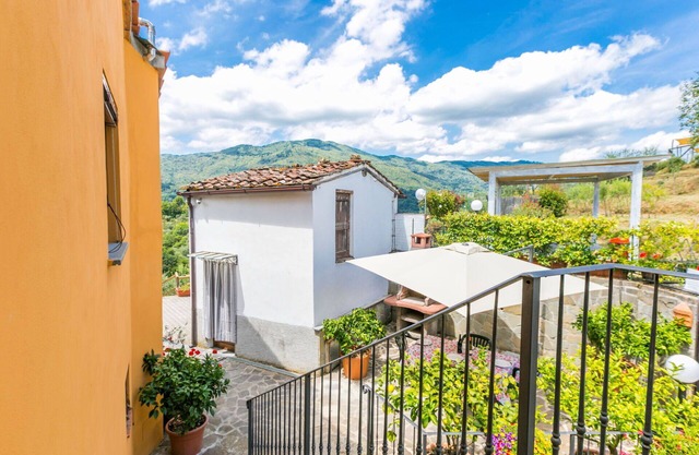 Nice apartment in villa for 3 people with pool, WIFI, TV and terrace