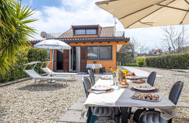 Nice apartment for 6 guests with WIFI, A/C, TV and pets allowed