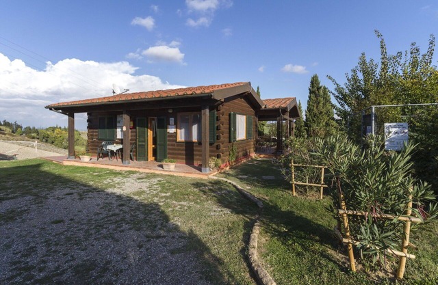 Nice apartment with pool, A/C, WIFI, TV, terrace and panoramic view, close to San Gimignano