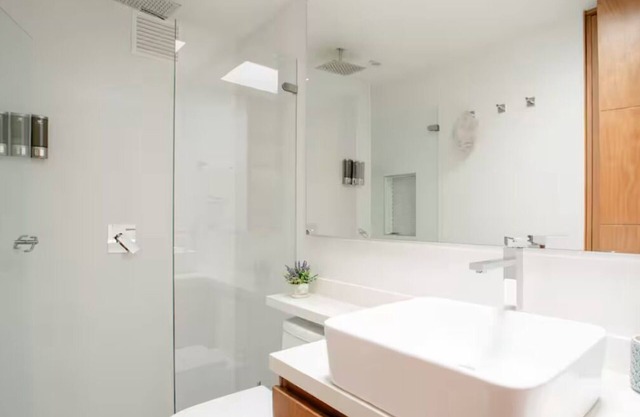 Nice apt with fireplace near the 93 park