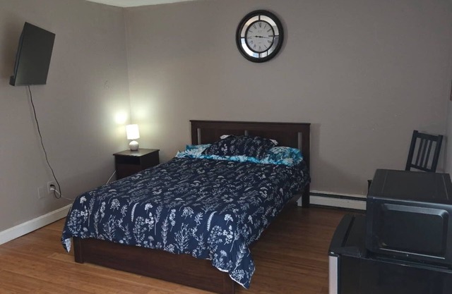 Nice big apt near Whole Foods, Brown University
