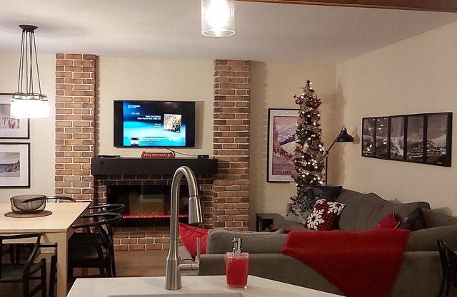 *NICE & COZY *TREMBLANT PEDESTRIAN VILLAGE*SKI IN/SKI OUT*WIFI*PARKING