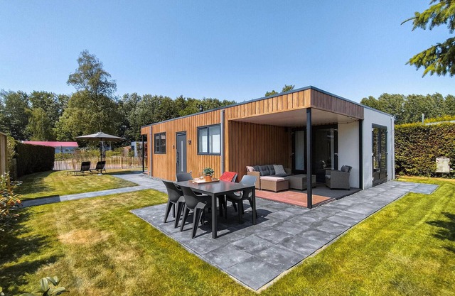 Nice home in Heinkenszand with WiFi