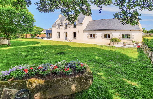 Nice home in Kerlouan with WiFi