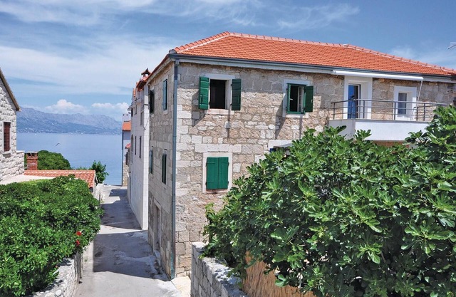 Nice home in Postira with kitchen