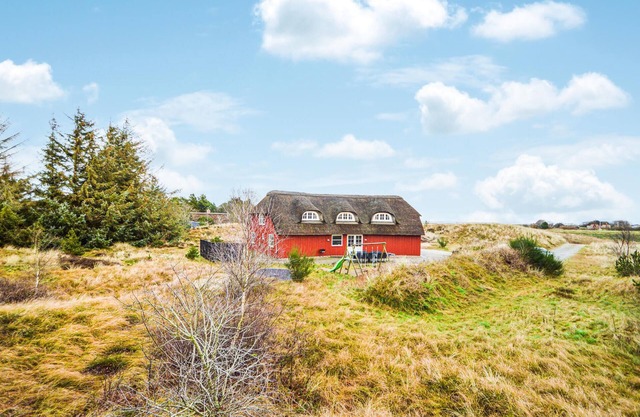 Nice home in Rømø with kitchen