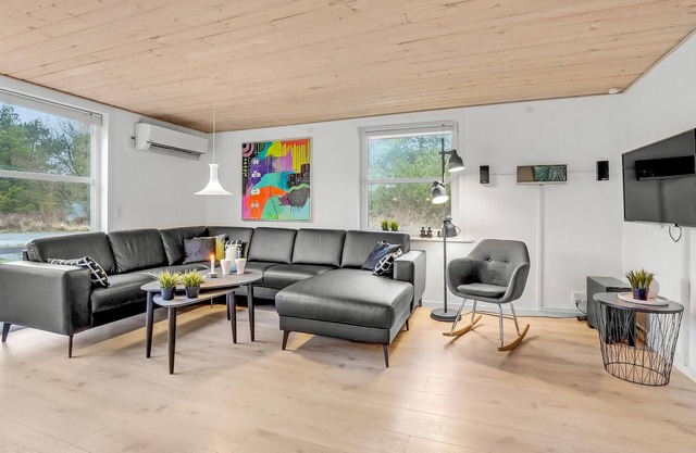 Nice home in Rømø with kitchen